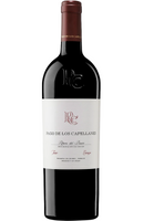 Pago De Los Capellanes - Crianza 75cl, a refined red wine from Spain’s Duero region. It boasts notes of ripe berries, vanilla, and subtle spices, complemented by a well-structured and balanced palate. Ideal for pairing with grilled meats, charcuterie, and hard cheeses.