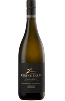 A bright and lively white wine, Kleine Zalze Vineyard Selection Chenin Blanc is a 75cl expression of freshness and elegance. With its pale straw color, it offers inviting aromas of citrus, green apple, and subtle floral notes. The elegant label reflects its crisp, balanced character. Ideal for pairing with seafood, poultry, or fresh salads, this wine presents a vibrant palate with refreshing acidity and a smooth, lingering finish.