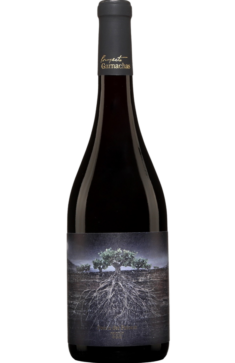 La Garnacha - Fosca Del Priorat 75cl is a rich and intense red wine from the renowned Priorat region in Spain, made primarily from the Garnacha grape. This wine presents deep aromas of ripe blackberries, dark cherries, and earthy undertones, with hints of spice and minerality reflecting the region's unique terroir. On the palate, it offers a full-bodied experience, with bold fruit flavors, structured tannins, and a balanced acidity that leads to a long, smooth finish. It pairs beautifully with hearty dishes